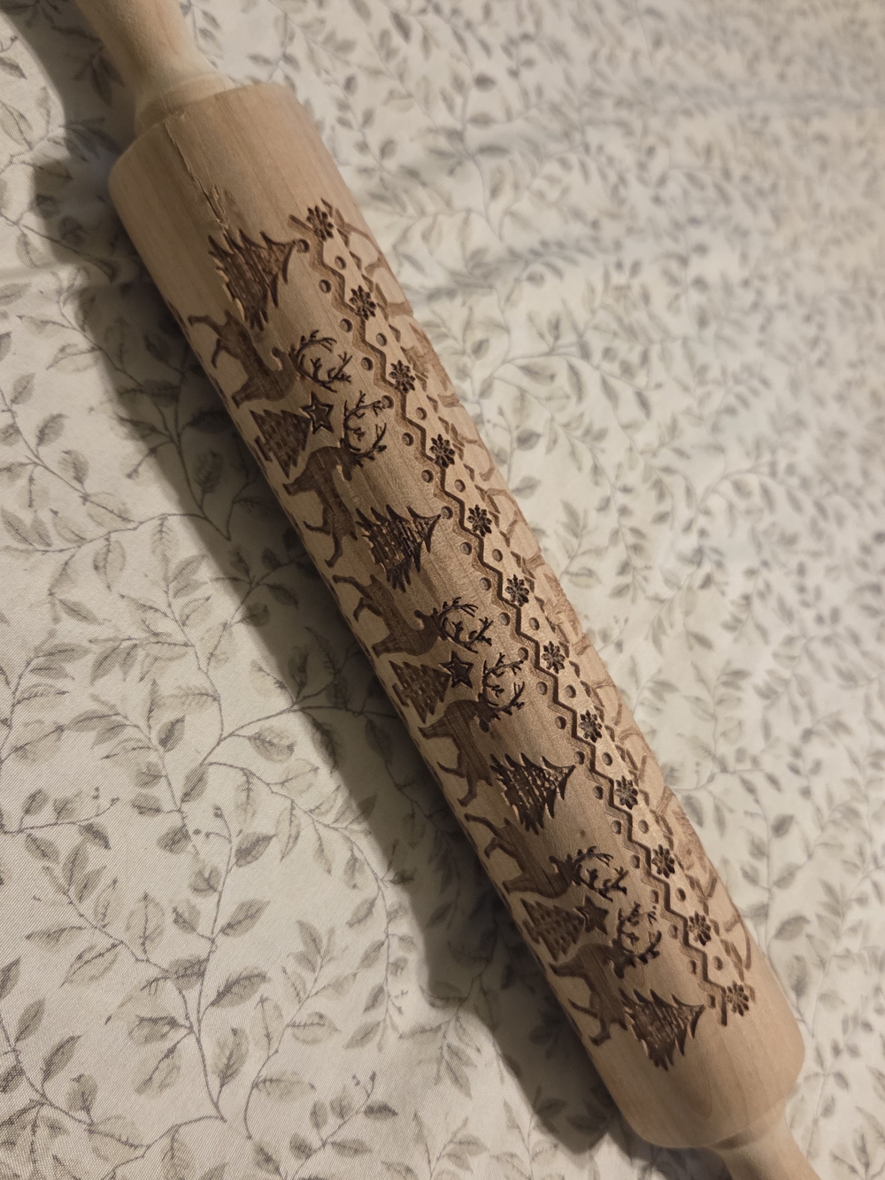 Wooden Christmas embossed rolling pin with engraved elk and tree patterns 17" - Picture 4 of 6